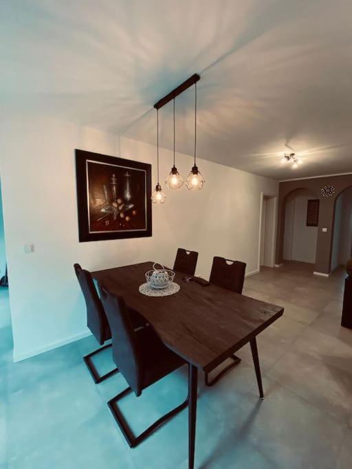 Grosse Moderne Ferienwohnung Auch Als Monteur Unterkunft Nutzbar, In Stolberg - Vicht Exterior foto